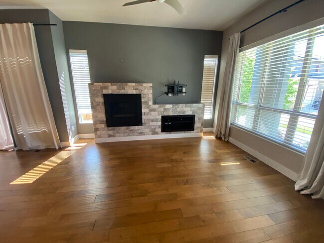 Foto del edificio - Beautiful 4 Bedroom home in Central Park N...