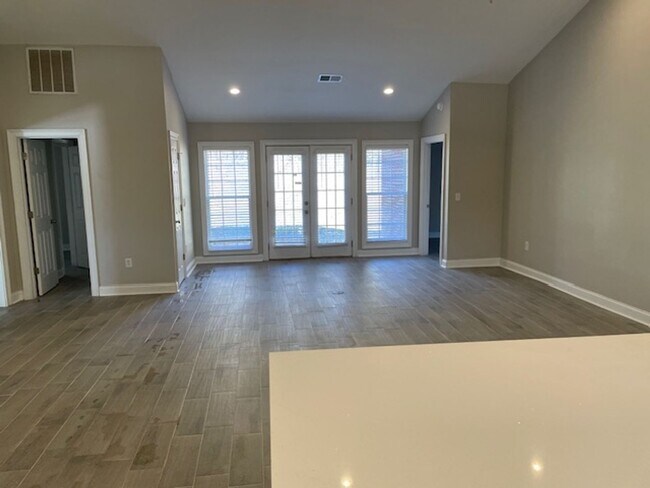 Foto del edificio - Newly Renovated!