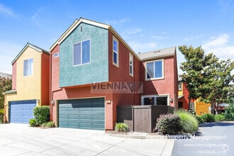 Building Photo - 824 Gold Ln