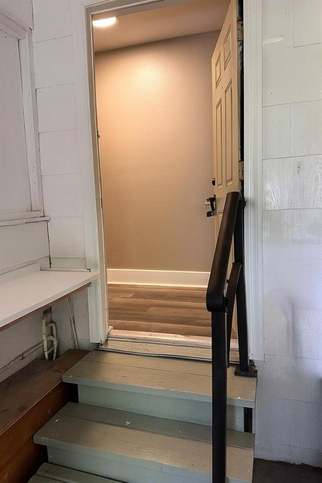 Building Photo - 829 NE 3rd St