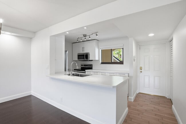 Foto del edificio - 110 NW 70th St
