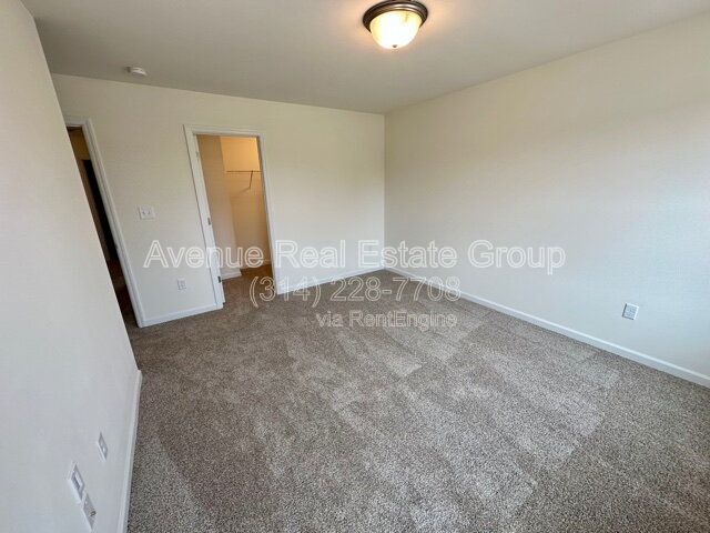 Foto del edificio - 5587 Walden Ridge Dr