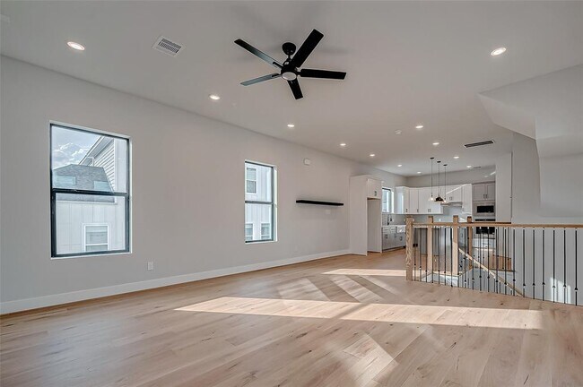 Foto del edificio - 1222 W 24th St