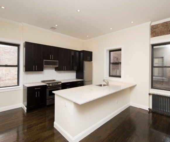 Primary Photo - 1377 Lexington Ave