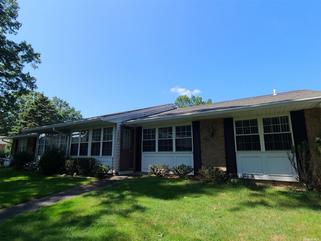 Primary Photo - 365 Woodbridge Dr