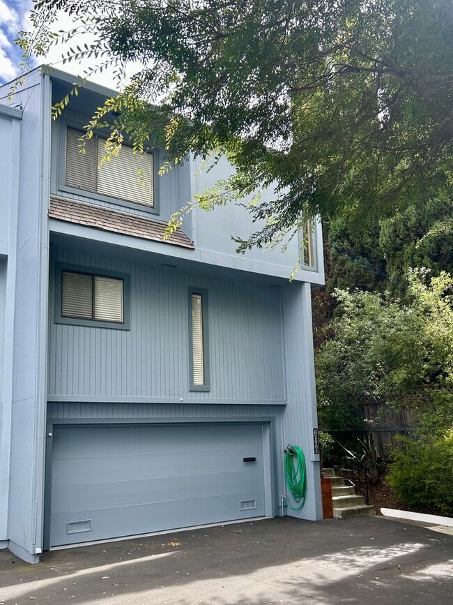 Building Photo - 1098 Azalea Rd