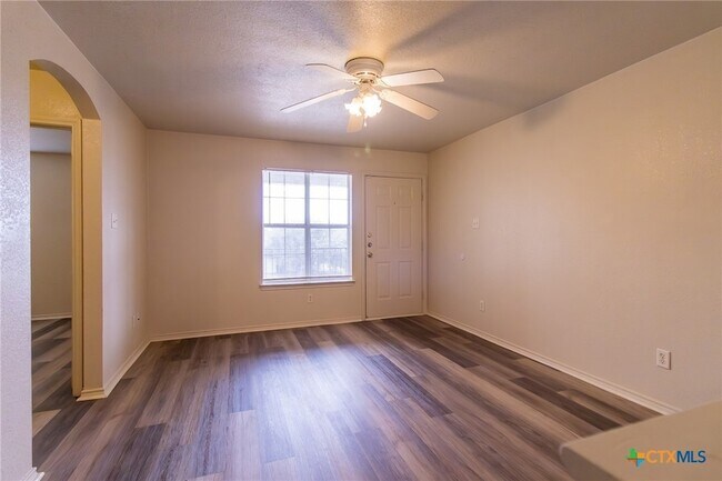 Foto del edificio - 3409 Toledo Dr