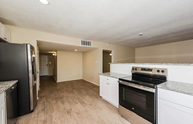 Building Photo - 656 Priscilla Ln