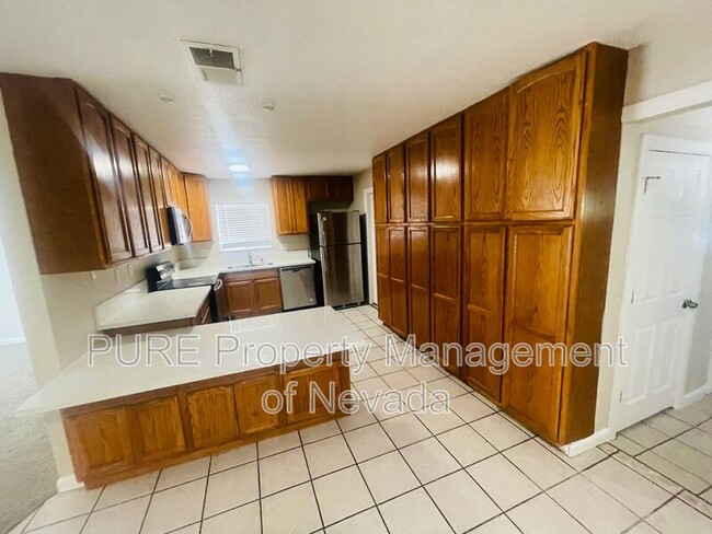Building Photo - 2315 Caravelle St