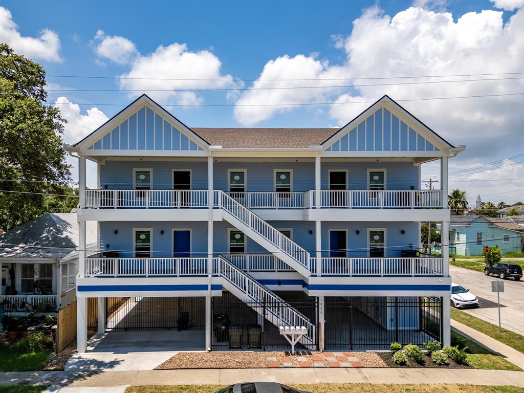 1325 35th St Unit 1, Galveston, TX 77550 Room for Rent in Galveston