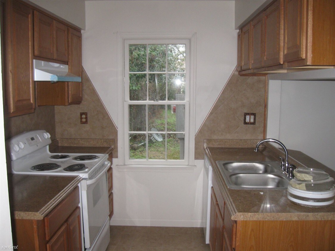Building Photo - 1050 Commonwealth Pl
