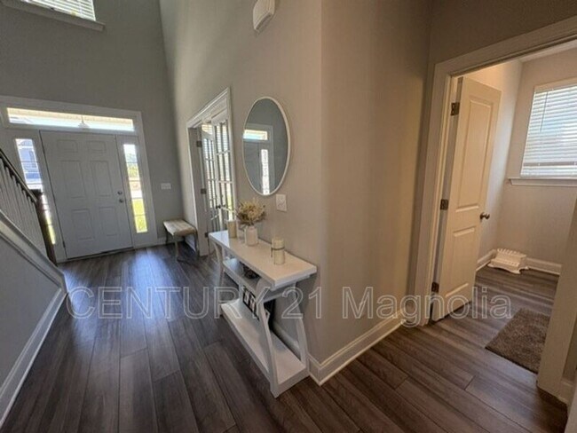 Foto del edificio - 560 Hampton Dr