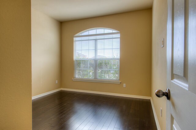 Building Photo - 1808 Shaker Trail