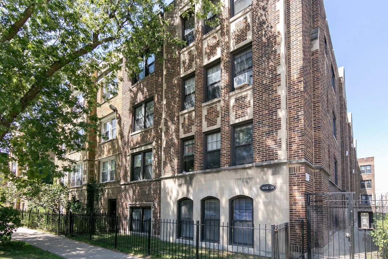Primary Photo - 1618 W Farwell Ave