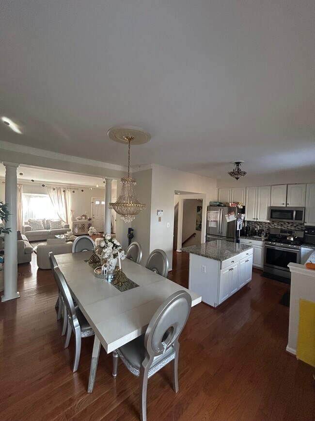 Foto del edificio - 2570 Sylvan Moor Ln