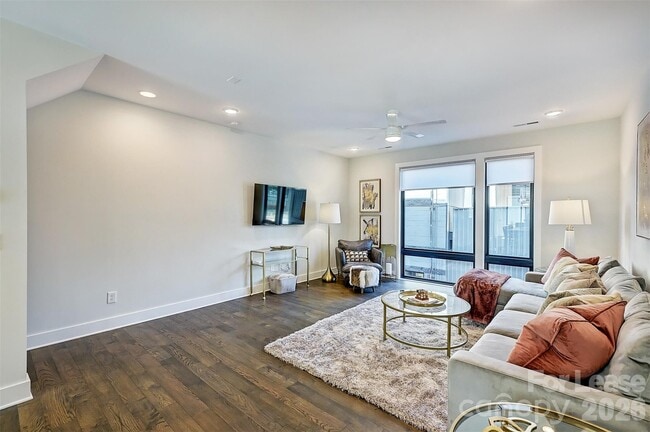 Building Photo - 1208 Minter Pl