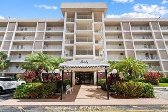 Building Photo - 2851 S Palm Aire Dr