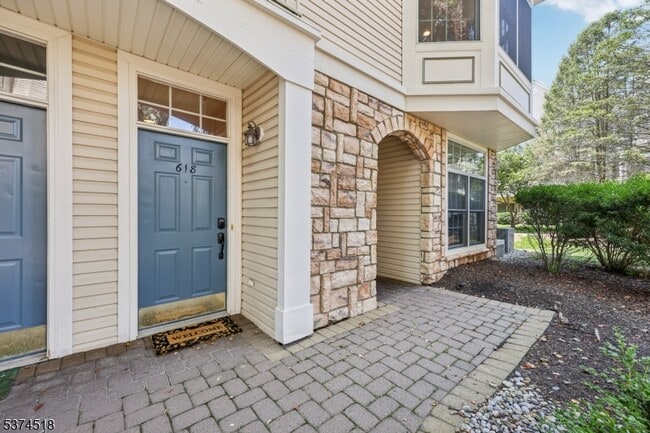 Building Photo - 618 Turlington Ct