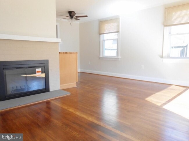 Building Photo - 2349 Woodland Rd