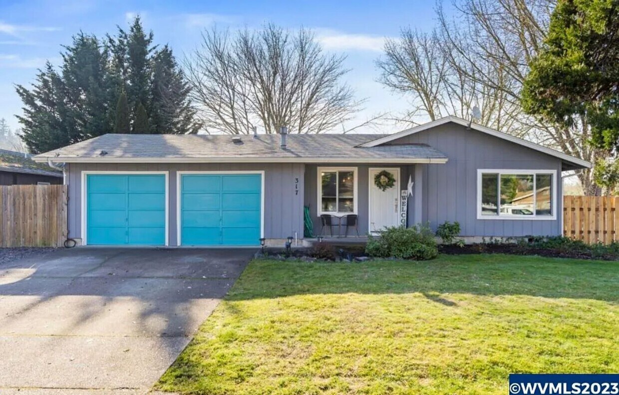 Primary Photo - Available now! 4 bedroom and 2 bath one le...