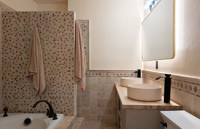 Building Photo - 900 16th St