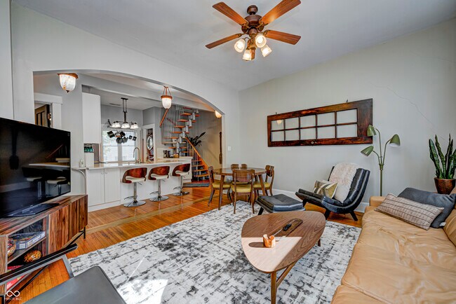 Foto del edificio - 2528 Broadway St