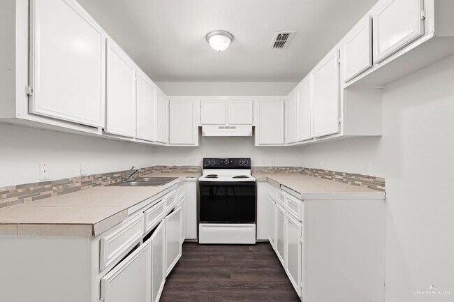 Building Photo - 402 Gastel Cir