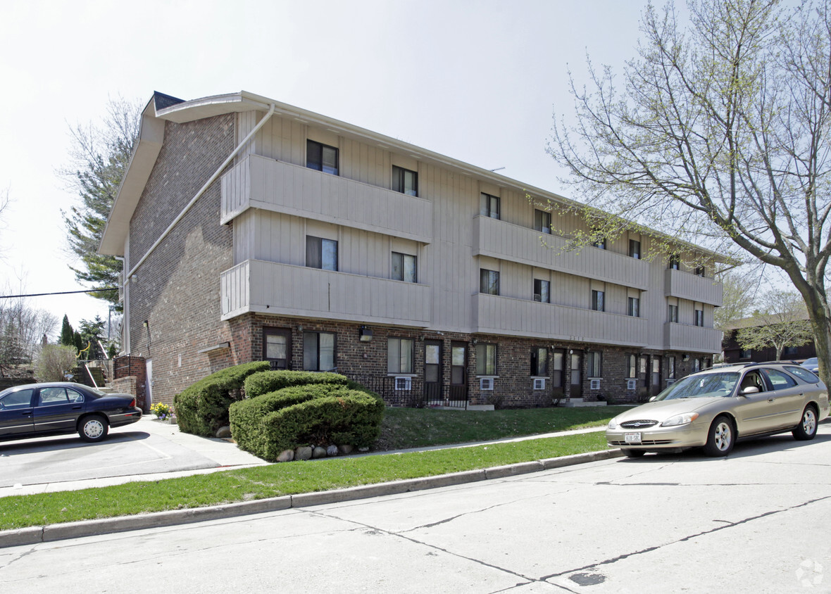 Building Photo - Lakeside Terrace