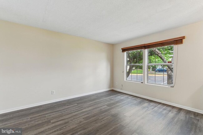 Foto del edificio - 505 Knollwood Ct