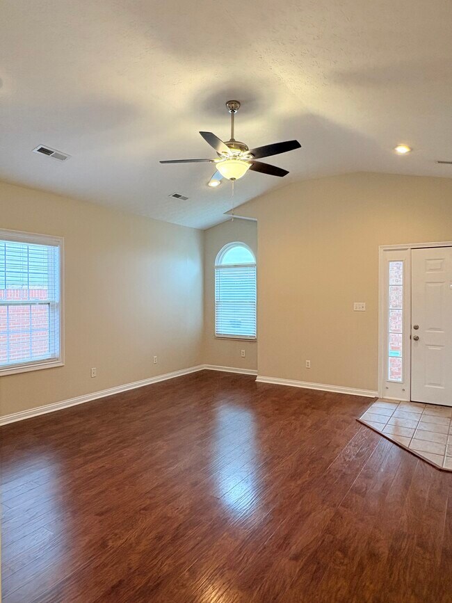 Foto del edificio - 338 Catalpa Cir