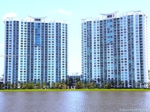 Building Photo - 2641 N Flamingo Rd