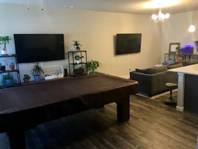 Building Photo - Move in Ready MASTER BEDROOM on Birmingham...