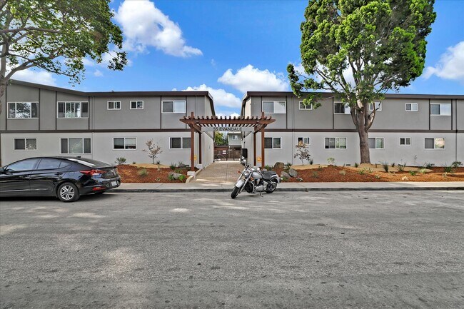 Building Photo - Evandale Apartments