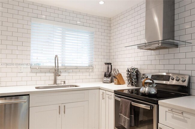 Foto del edificio - 555 NW 87th St
