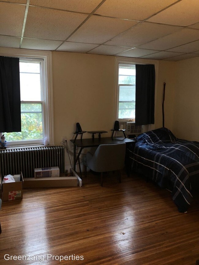 Foto del edificio - 2221 Spring Garden St