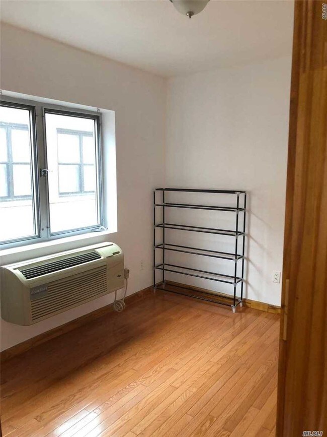 Foto del edificio - 147-30 Barclay Ave