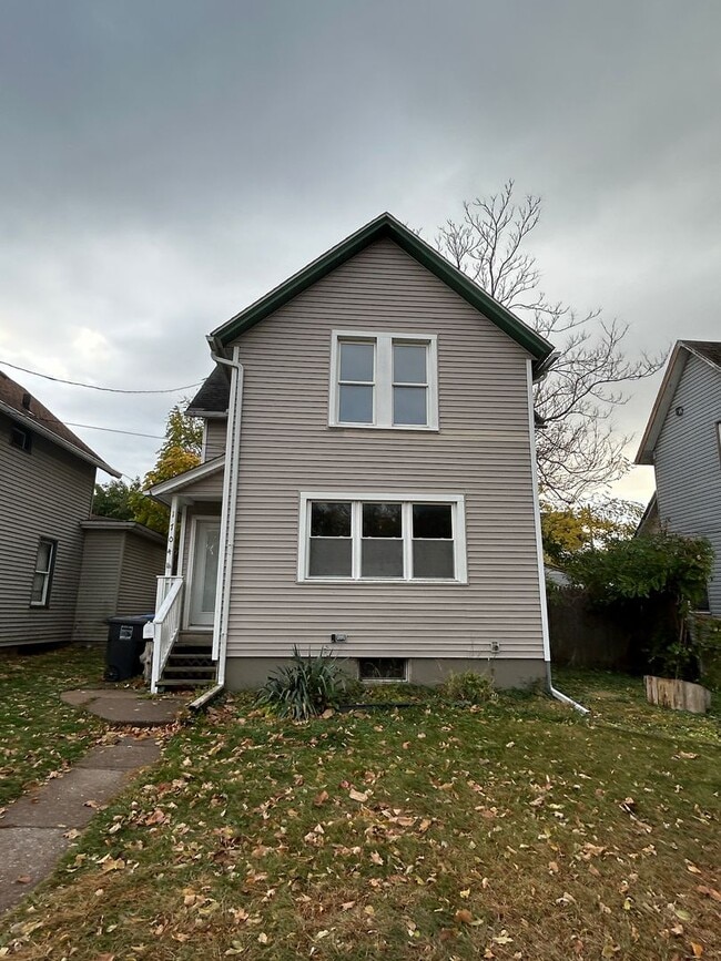 Building Photo - 1704 13th Ave