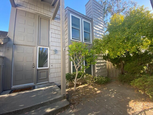 Foto del edificio - 982 Marquette Ln