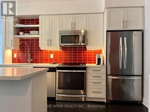 Building Photo - 525 Adelaide St W