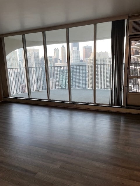 Foto del edificio - 300 N State St