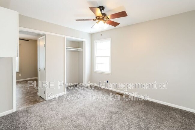 Building Photo - 2004 SW Medford Ave