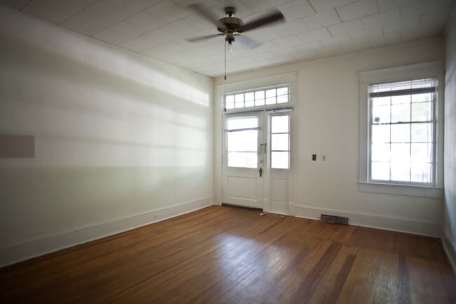 Building Photo - Live in a historic house close to UNC - Cameron-McCauley Historic District!