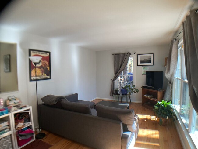 Building Photo - Super Close to All that Carrboro Offers!