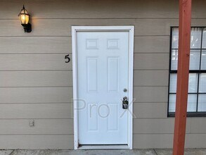 Building Photo - 1021 S St Louis Ave