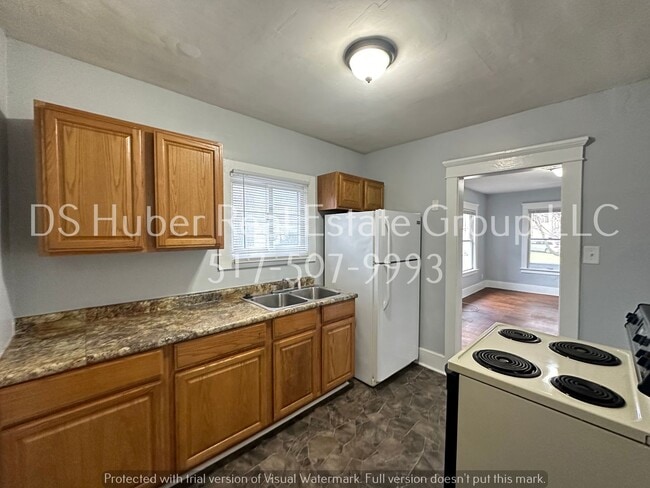 Building Photo - Must see 3 bdrm, 1 bath with gorgeous hard...