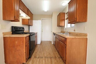 Building Photo - 1100 Goodhue Dr