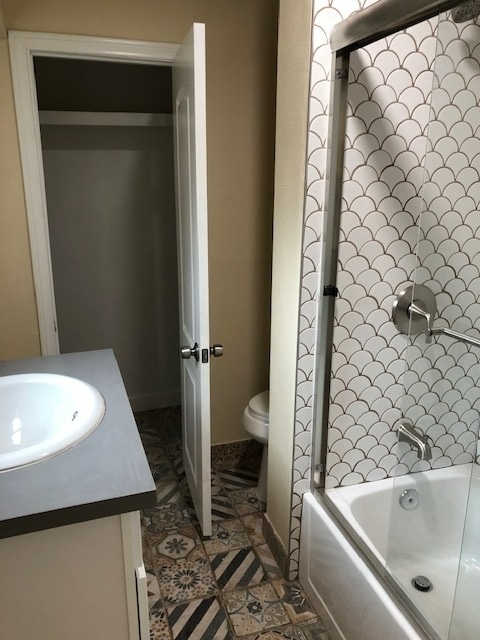 Building Photo - 302 S Broadway