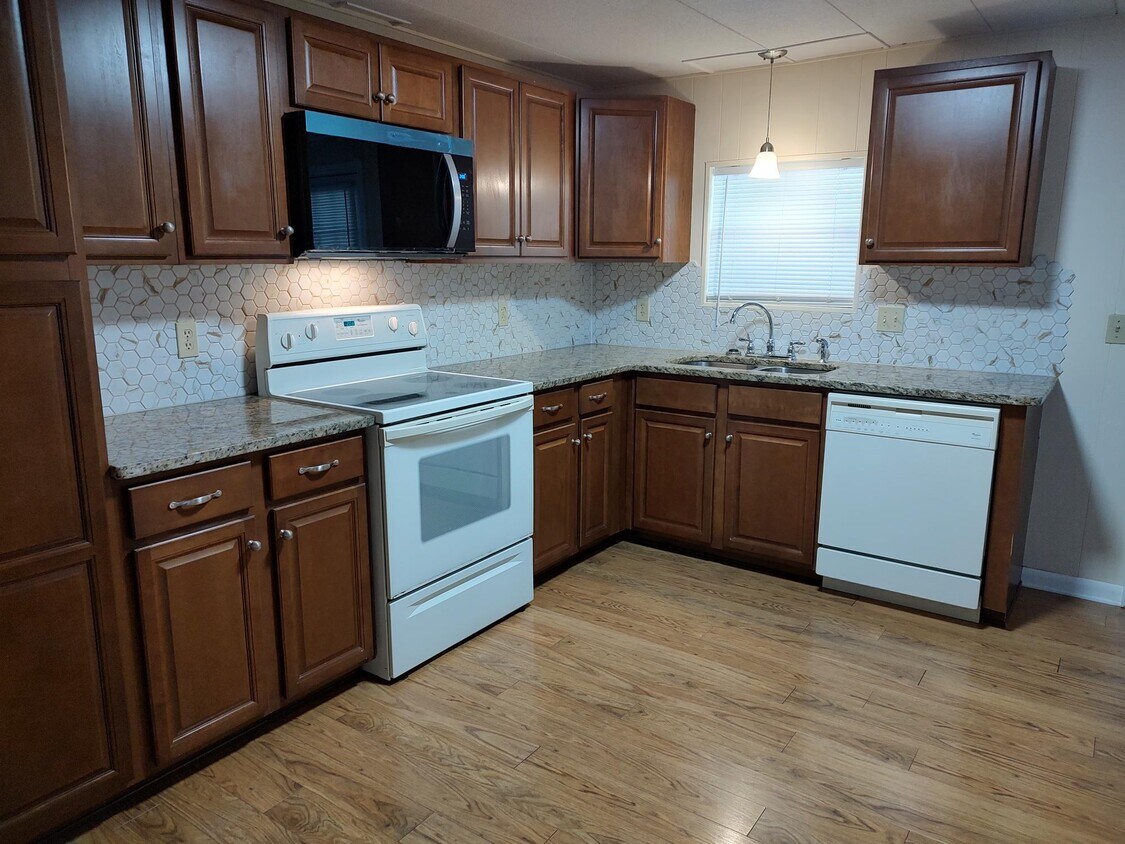 Foto principal - 96B Country Gardens Dr