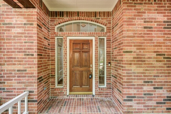 Building Photo - Beautiful 5-Bedroom Rental Home with Pool ...