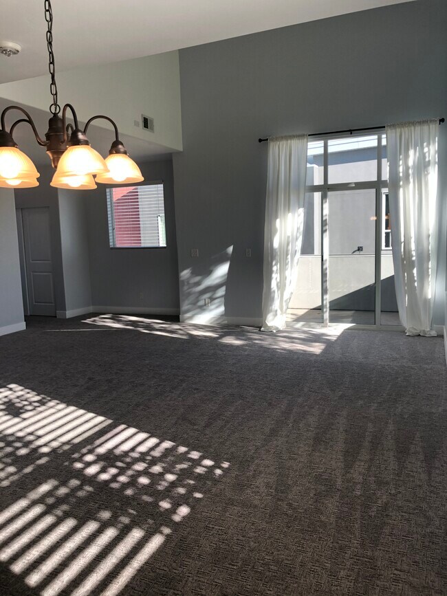 Sala de estar - 4528 W South Jordan Pkwy